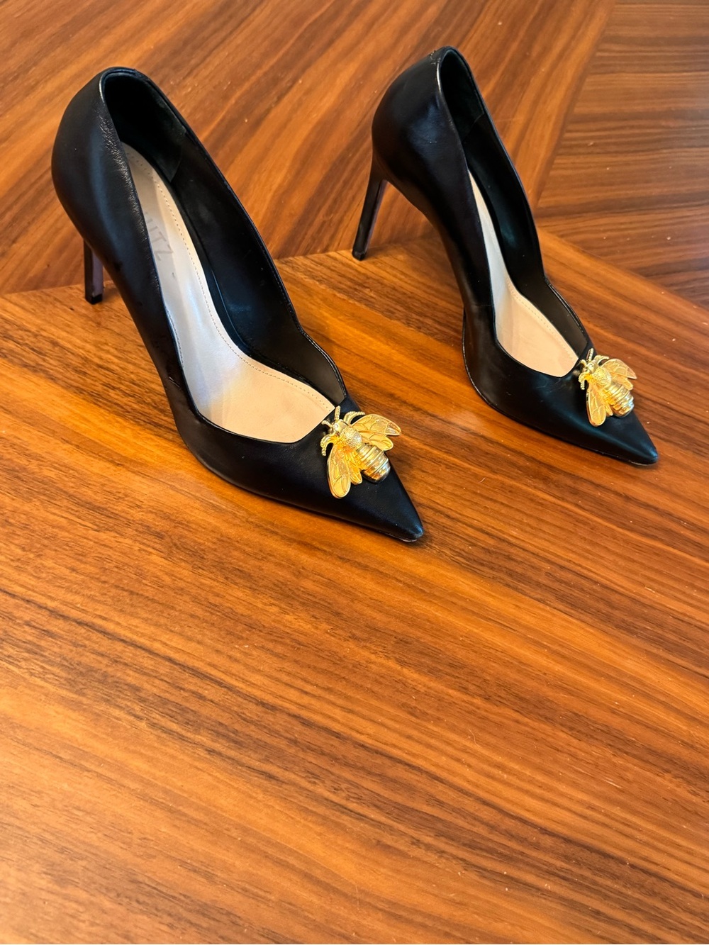 Schutz Black Leather Gold Embellished Pointed Toe Pumps Heels US 8 - Picture 5 of 16